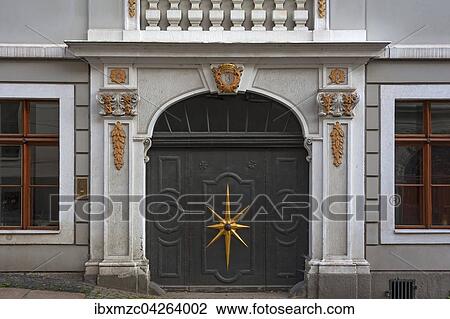 Stock Image - Eingangsportal 18. Jahrhundert, Gorlitz, Oberlausitz, Sachsen, Deutschland, Europa. Fotosearch