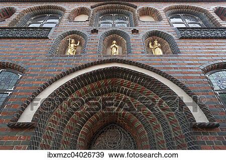 Eingangsportal vom Kalandhaus, Luneburg, Niedersachsen, Deutschland, Europa View Large Photo Image Stock Photo - Eingangsportal vom Kalandhaus, Luneburg, Niedersachsen, Deutschland, Europa. Fotosearch
