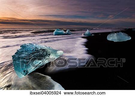 Eisbrocken an schwarzem Lava-Sandstrand zu Sonnenaufgang, Jokularsalon, Vik, Island, Europa View Large Photo Image Picture - Eisbrocken an schwarzem Lava-Sandstrand zu Sonnenaufgang, Jokularsalon, Vik, Island, Europa. Fotosearch