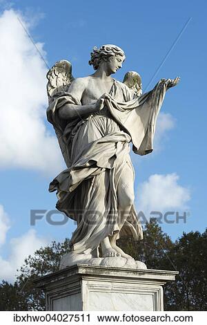 Stock Image - Engel mit dem Schweisstuch der Veronika, von Cosimo Fancelli, Engelstatuen mit Symbolen der Passion nach Bernini, Engelsbrucke, Rom, Lazio, Italien, Europa. Fotosearch