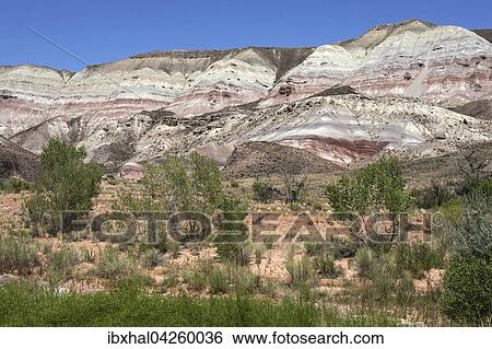 Farbige Gesteinsformationen am Utah Highway 24, ostlich vom Capitol Reef, Utah, USA, Nordamerika View Large Photo Image Stock Photograph - Farbige Gesteinsformationen am Utah Highway 24, ostlich vom Capitol Reef, Utah, USA, Nordamerika. Fotosearch