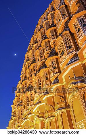 Fassade des Hawa Mahal, Palast der Winde, in der Dammerung mit Mond, Jaipur, Rajasthan, Indien, Asien View Large Photo Image Stock Image - Fassade des Hawa Mahal, Palast der Winde, in der Dammerung mit Mond, Jaipur, Rajasthan, Indien, Asien. Fotosearch