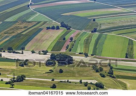 Stock Photography - Felderlandschaft in Neue Welt, Ausblick von Hohe Wand, Gemeinde Hohe Wand, Industrieviertel, Niederosterreich, Osterreich, Europa. Fotosearch