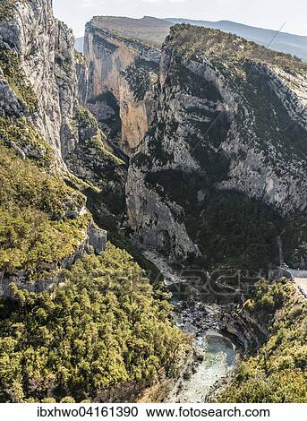 Stock Image - Felseinschnitt Couloir Samson, Aussichtspunkt Point Sublime, Verdonschlucht, Gorges du Verdon, auch Grand Canyon du Verdon, Regionaler Naturpark Verdon, Rougon, Provence-Alpes-Cote d'Azur, Frankreich, Europa. Fotosearch