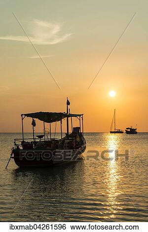 Fischerboot im Meer bei Sonnenuntergang, Insel Koh Tao, Golf von Thailand, Thailand, Asien View Large Photo Image Stock Photograph - Fischerboot im Meer bei Sonnenuntergang, Insel Koh Tao, Golf von Thailand, Thailand, Asien. Fotosearch