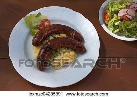 Stock Image - Frankische Bratwurste, Kartoffelsalat, Bayern, Deutschland, Europa. Fotosearch