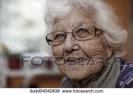 Stock Photo - Frau, 93 Jahre, Portrait, Altersheim. Fotosearch