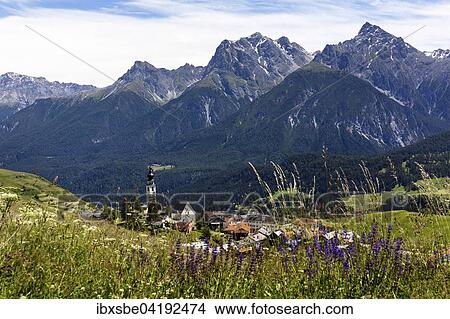 Picture - Ftan mit Sesvennagruppe und Lischanagruppe, Piz Lischana, Piz San Jon Dadora, Inntal, Unterengadin, Engadin, Graubunden, Schweiz, Europa. Fotosearch