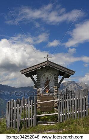 Gedenkstatte an die Schattseitjager auf dem Brandstadl, hinten Wilder Kaiser, Scheffau, Tirol, Osterreich, Europa View Large Photo Image Stock Photo - Gedenkstatte an die Schattseitjager auf dem Brandstadl, hinten Wilder Kaiser, Scheffau, Tirol, Osterreich, Europa. Fotosearch