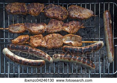 Gegrilltes Fleisch auf einem Holzkohlegrill View Large Photo Image Stock Image - Gegrilltes Fleisch auf einem Holzkohlegrill. Fotosearch
