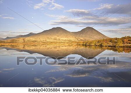 Gipfel der Berggruppe Stygghoin oder Stygghoin, spiegeln sich im See Doralstjornin oder Doralstjornin, Rondane-Nationalpark, Norwegen, Europa View Large Photo Image Picture - Gipfel der Berggruppe Stygghoin oder Stygghoin, spiegeln sich im See Doralstjornin oder Doralstjornin, Rondane-Nationalpark, Norwegen, Europa. Fotosearch