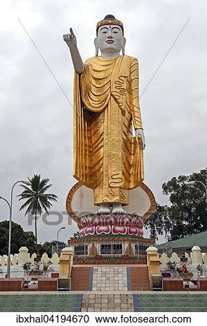 Stock Image - Grosse Buddha-Statue, Kyaing Tong, Shan-Staat, Goldenes Dreieck, Myanmar, Asien. Fotosearch