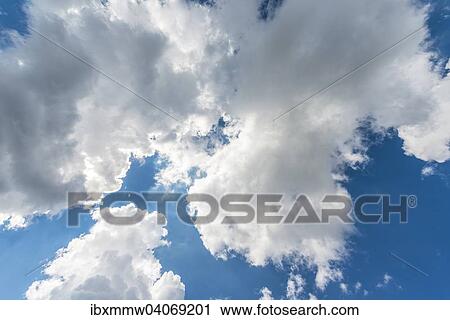 Grosse weisse Wolken vor blauem Himmel View Large Photo Image Stock Image - Grosse weisse Wolken vor blauem Himmel. Fotosearch