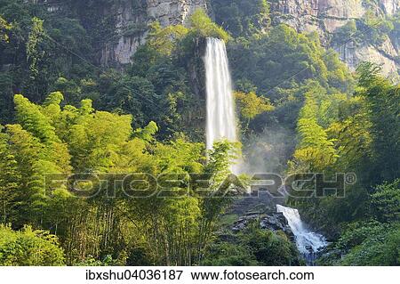 Stock Photo - Grosser Wasserfall am Baofeng See, UNESCO-Weltkulturerbe, Wuling Yuan, Zhangjiajie Nationalpark, Provinz Hunan, China, Asien. Fotosearch