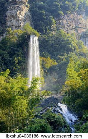 Stock Photograph - Grosser Wasserfall am Baofeng See, UNESCO-Weltkulturerbe, Wuling Yuan, Zhangjiajie Nationalpark, Provinz Hunan, China, Asien. Fotosearch