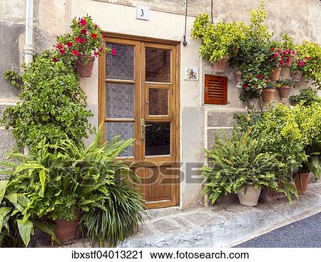 Hauseingang, umgeben von Blumen und Topfpflanzen, Valldemossa, Mallorca, Balearen, Spanien, Europa View Large Photo Image Stock Image - Hauseingang, umgeben von Blumen und Topfpflanzen, Valldemossa, Mallorca, Balearen, Spanien, Europa. Fotosearch