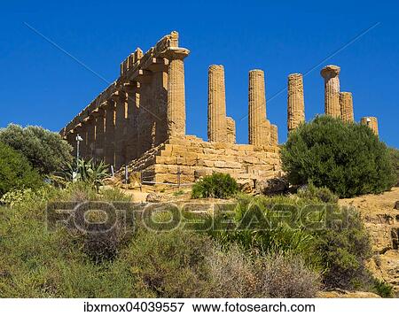 Stock Photo - Heratempel oder Tempel der Hera Lakinia, Tempio di Giunone oder Tempel D, Akragas, Valle dei Templi, Tal der Tempel, Vaddi di li Tempri, Archaologische Statten von Agrigent, Sizilien, Italien, Europa. Fotosearch