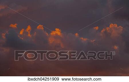 Stock Photo - Himmel, Sonnenuntergang mit Wolken, Quebec, Kanada, Nordamerika. Fotosearch