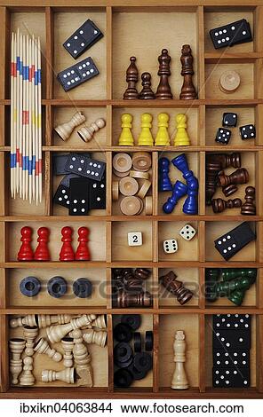 Holzfiguren von Brettspielen, Spielsteine, Wurfel, Dominosteine, Mikadostabe, Spielesammlung in einem Setzkasten View Large Photo Image Picture - Holzfiguren von Brettspielen, Spielsteine, Wurfel, Dominosteine, Mikadostabe, Spielesammlung in einem Setzkasten. Fotosearch