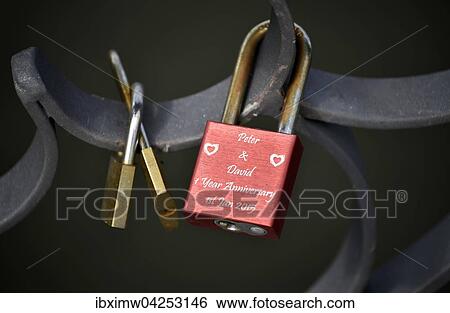 Homosexuelle Liebe, Liebesschloss, Eiserner Steg, Frankfurt am Main, Hessen, Deutschland, Europa View Large Photo Image Stock Photograph - Homosexuelle Liebe, Liebesschloss, Eiserner Steg, Frankfurt am Main, Hessen, Deutschland, Europa. Fotosearch
