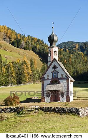 Johanneskapelle auf dem Ranuihof, St. Johann in Ranui, Barock, Geislerspitzen, Geislergruppe, Naturpark Puez-Geisler, Dolomiten, Villnoss, Funes, Villnosstal, Sudtirol, Trentino-Sudtirol, Italien, Europa View Large Photo Image Stock Photograph - Johanneskapelle auf dem Ranuihof, St. Johann in Ranui, Barock, Geislerspitzen, Geislergruppe, Naturpark Puez-Geisler, Dolomiten, Villnoss, Funes, Villnosstal, Sudtirol, Trentino-Sudtirol, Italien, Europa. Fotosearch