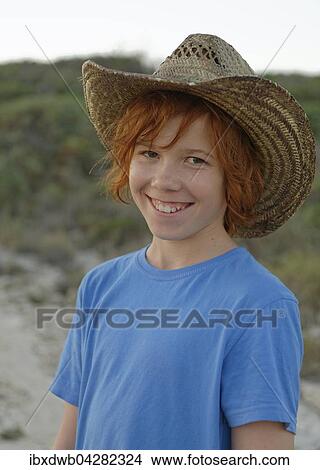 Junge mit Cowboyhut, Sonnenhut, Portrat, Kroatien, Europa View Large Photo Image Picture - Junge mit Cowboyhut, Sonnenhut, Portrat, Kroatien, Europa. Fotosearch