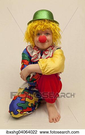 Stock Image - Junge verkleidet als Clown. Fotosearch