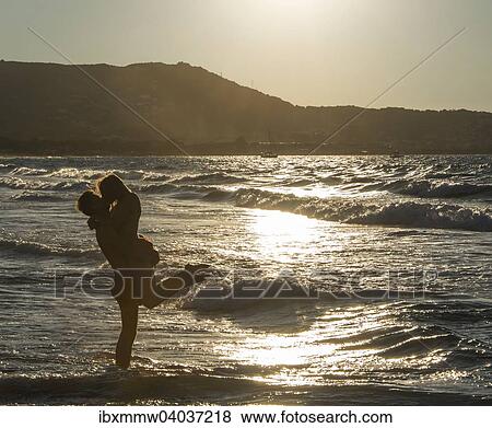 Junges Paar am Strand kusst sich, Korsika, Frankreich, Europa View Large Photo Image Stock Photo - Junges Paar am Strand kusst sich, Korsika, Frankreich, Europa. Fotosearch