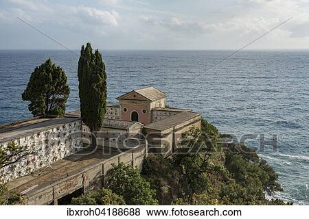 Stock Photo - Kapelle und Friedhof, UNESCO-Weltkulturerbe, Manarola, Nationalpark Cinque Terre, Ligurien, Italien, Europa. Fotosearch