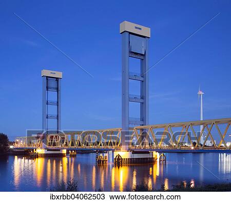 Kattwykbrucke, Hubbrucke uber der Suderelbe im Hamburger Hafen, Hamburg, Deutschland, Europa View Large Photo Image Stock Image - Kattwykbrucke, Hubbrucke uber der Suderelbe im Hamburger Hafen, Hamburg, Deutschland, Europa. Fotosearch