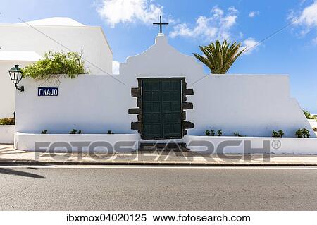 Kirche Iglesia de San Roque in Tinajo, Lanzarote, Kanarische Inseln, Spanien, Europa View Large Photo Image Stock Photography - Kirche Iglesia de San Roque in Tinajo, Lanzarote, Kanarische Inseln, Spanien, Europa. Fotosearch
