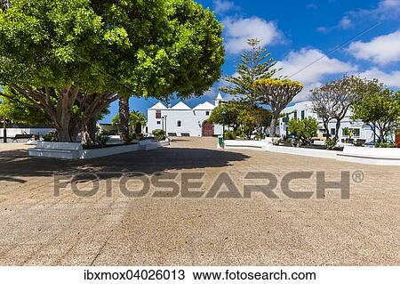 Kirche Iglesia de San Roque, Tinajo, Lanzarote, Kanarische Inseln, Spanien, Europa View Large Photo Image Stock Image - Kirche Iglesia de San Roque, Tinajo, Lanzarote, Kanarische Inseln, Spanien, Europa. Fotosearch