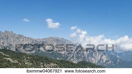 Stock Image - Klippen und Felsen vor Wolken, Col de Bavella, Bavella-Massiv, Korsika, Frankreich, Europa. Fotosearch