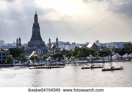 Konigliche Barkenprozession auf dem Mae Nam Chao Phraya, Wat Arun, Tempel der Morgenrote, Bangkok, Thailand, Asien View Large Photo Image Stock Photography - Konigliche Barkenprozession auf dem Mae Nam Chao Phraya, Wat Arun, Tempel der Morgenrote, Bangkok, Thailand, Asien. Fotosearch