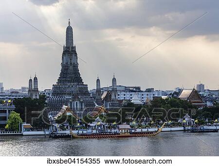 Konigliche Barkenprozession auf dem Mae Nam Chao Phraya, Wat Arun, Tempel der Morgenrote, Bangkok, Thailand, Asien View Large Photo Image Stock Photography - Konigliche Barkenprozession auf dem Mae Nam Chao Phraya, Wat Arun, Tempel der Morgenrote, Bangkok, Thailand, Asien. Fotosearch