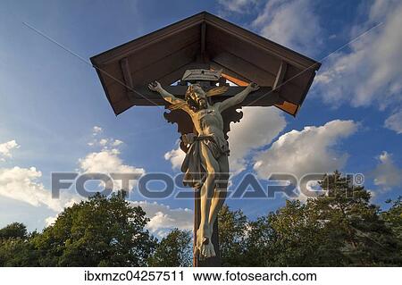 Kruzifix im Abendlicht, Kitzbuhel, Tirol, Osterreich, Europa View Large Photo Image Stock Image - Kruzifix im Abendlicht, Kitzbuhel, Tirol, Osterreich, Europa. Fotosearch