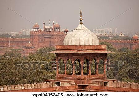 Stock Photography - Kuppel der Freitagsmoschee Jama Masjid und das Rote Fort, Delhi, Indien, Asien. Fotosearch