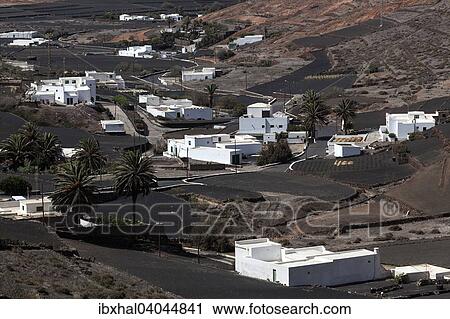 Lavafelder, weisse Hauser, Los Valles, Lanzarote, Kanarische Inseln, Spanien, Europa View Large Photo Image Stock Image - Lavafelder, weisse Hauser, Los Valles, Lanzarote, Kanarische Inseln, Spanien, Europa. Fotosearch