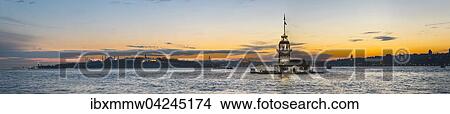 Picture - Leuchtturm, Leanderturm oder Madchenturm, Kiz Kulesi, bei Sonnenuntergang, Insel im Bosporus, Uskudar, Istanbul Turkei. Fotosearch