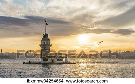 Picture - Leuchtturm, Leanderturm oder Madchenturm, Kiz Kulesi, bei Sonnenuntergang, Insel im Bosporus, Uskudar, Istanbul Turkei. Fotosearch