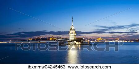 Stock Image - Leuchtturm, Leanderturm oder Madchenturm, Kiz Kulesi, bei Nacht, Insel im Bosporus, Uskudar, Istanbul Turkei. Fotosearch