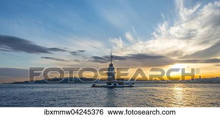 Stock Photograph - Leuchtturm, Leanderturm oder Madchenturm, Kiz Kulesi, bei Sonnenuntergang, Insel im Bosporus, Uskudar, Istanbul Turkei. Fotosearch