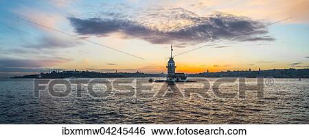 Stock Photograph - Leuchtturm, Leanderturm oder Madchenturm, Kiz Kulesi, bei Sonnenuntergang, Insel im Bosporus, Uskudar, Istanbul Turkei. Fotosearch