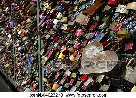 Stock Image - Liebesschlosser am Gelander der Hohenzollernbrucke, Koln, Nordrhein-Westfalen, Deutschland, Europa. Fotosearch