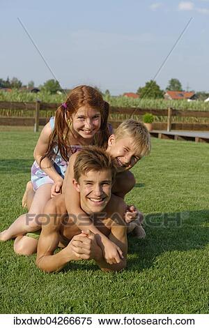 Madchen und Jungen, Kinder, Teenager, Geschwister im Garten, haben Spass, Oberbayern, Bayern, Deutschland, Europa View Large Photo Image Stock Photography - Madchen und Jungen, Kinder, Teenager, Geschwister im Garten, haben Spass, Oberbayern, Bayern, Deutschland, Europa. Fotosearch
