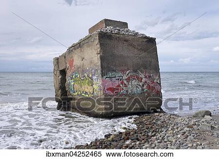 Mit Graffiti bemalter Bunker, Hohes Ufer zwischen Wustrow und Ahrenshoop, Fischland, Fischland-Darss-Zingst, Ostsee, Mecklenburg-Vorpommern, Deutschland, Europa View Large Photo Image Stock Photography - Mit Graffiti bemalter Bunker, Hohes Ufer zwischen Wustrow und Ahrenshoop, Fischland, Fischland-Darss-Zingst, Ostsee, Mecklenburg-Vorpommern, Deutschland, Europa. Fotosearch