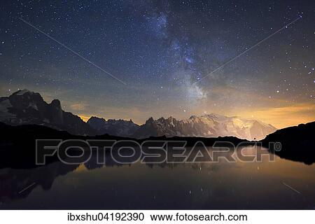 Mont Blanc Massiv bei Nacht mit Milchstrasse, spiegelt sich im Lac de Chesserys, links Aiguilles de Chamonix, rechts Mont Blanc, Chamonix, Frankreich, Europa View Large Photo Image Stock Image - Mont Blanc Massiv bei Nacht mit Milchstrasse, spiegelt sich im Lac de Chesserys, links Aiguilles de Chamonix, rechts Mont Blanc, Chamonix, Frankreich, Europa. Fotosearch