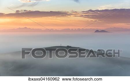 Stock Image - Morgendlicher Hochnebel mit Ausblick zum Bisberg, Hohenstoffeln, dem Santisgipfel und den Churfirsten, Watterdingen, Tengen, Baden-Wurttemberg, Deutschland, Europa. Fotosearch