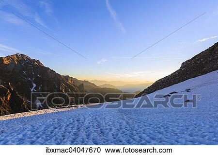 Morgenrot uber dem Glacier du Saleina, Mont-Blanc-Massiv, Alpen, Wallis, Schweiz, Europa View Large Photo Image Stock Image - Morgenrot uber dem Glacier du Saleina, Mont-Blanc-Massiv, Alpen, Wallis, Schweiz, Europa. Fotosearch