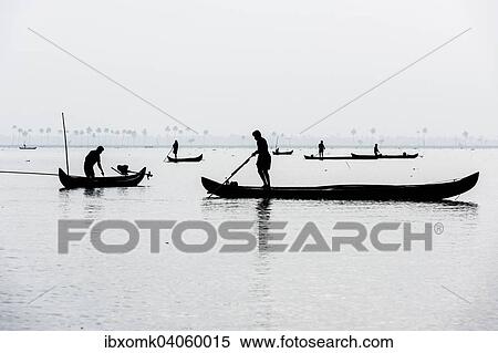 Muschelsammler und ihre Boote, Vembanad-See, Kerala, Indien, Asien View Large Photo Image Stock Photography - Muschelsammler und ihre Boote, Vembanad-See, Kerala, Indien, Asien. Fotosearch